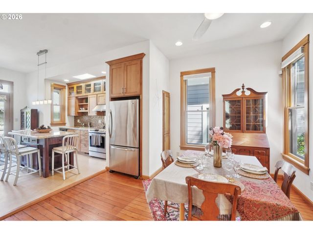 31 S GIBBS St, Portland, OR 97239