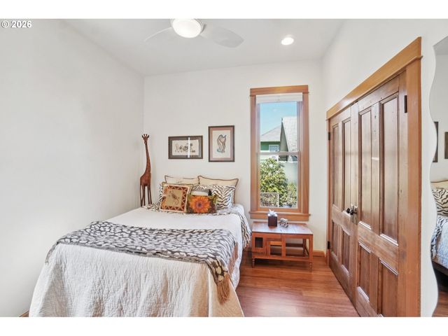 31 S GIBBS St, Portland, OR 97239