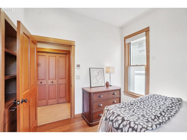 31 S GIBBS St, Portland, OR 97239