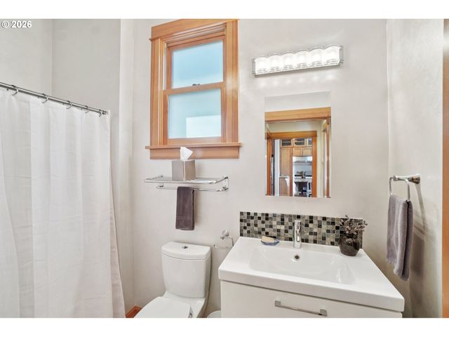 31 S GIBBS St, Portland, OR 97239