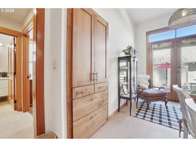 31 S GIBBS St, Portland, OR 97239