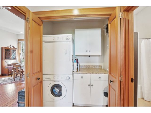 31 S GIBBS St, Portland, OR 97239