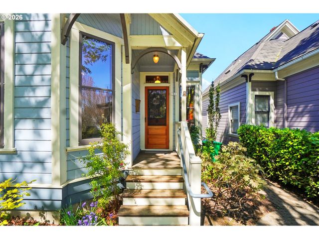 31 S GIBBS St, Portland, OR 97239