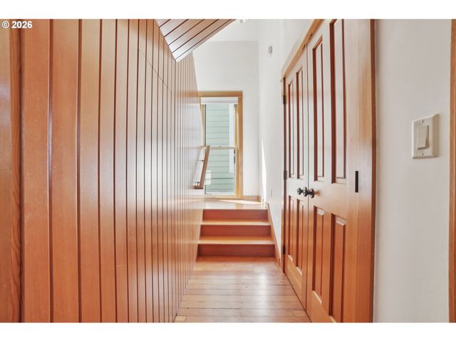 31 S GIBBS St, Portland, OR 97239