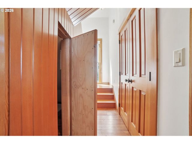 31 S GIBBS St, Portland, OR 97239