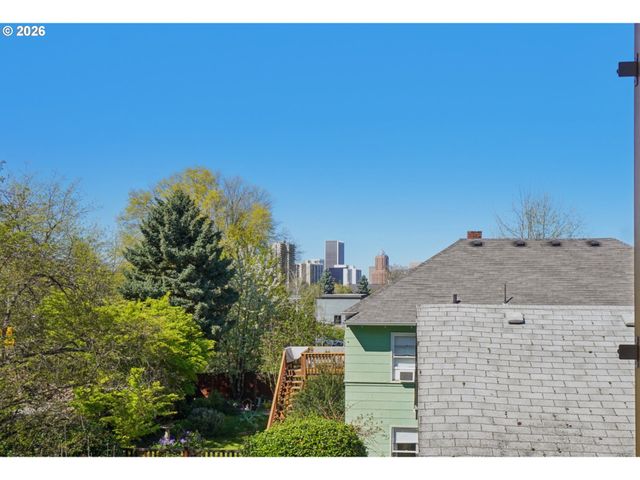 31 S GIBBS St, Portland, OR 97239