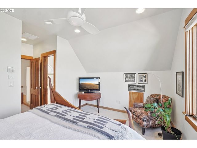 31 S GIBBS St, Portland, OR 97239