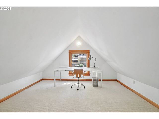 31 S GIBBS St, Portland, OR 97239