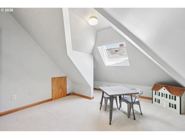 31 S GIBBS St, Portland, OR 97239