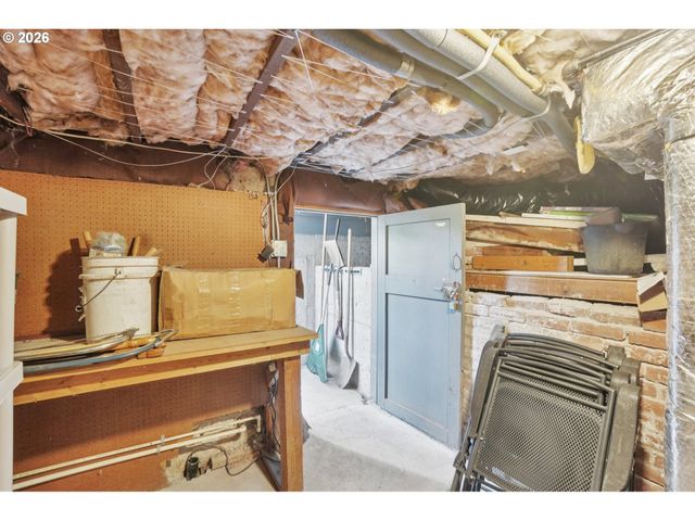 31 S GIBBS St, Portland, OR 97239