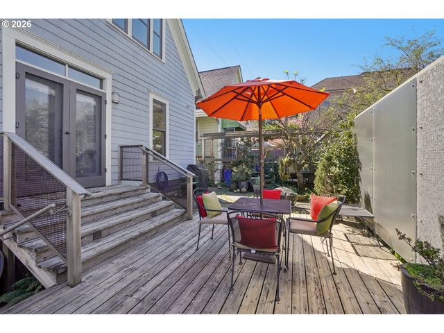 31 S GIBBS St, Portland, OR 97239