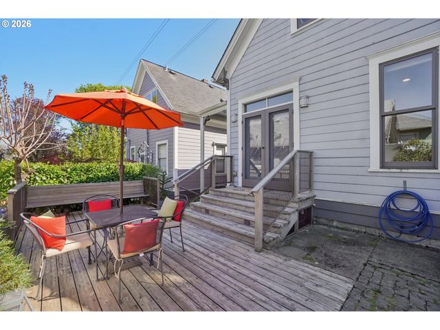 31 S GIBBS St, Portland, OR 97239