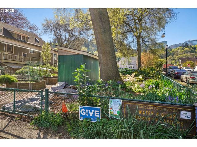 31 S GIBBS St, Portland, OR 97239