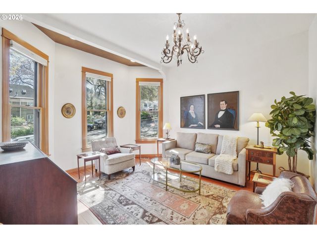 31 S GIBBS St, Portland, OR 97239