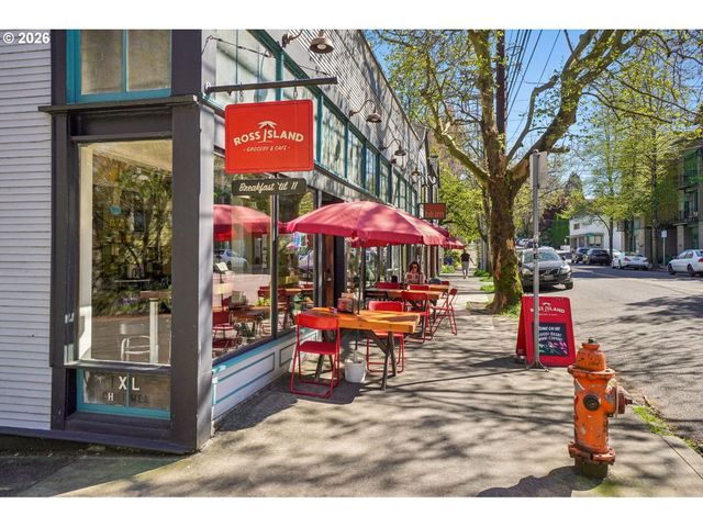 31 S GIBBS St, Portland, OR 97239