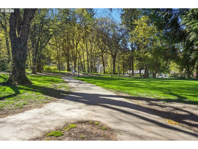 31 S GIBBS St, Portland, OR 97239