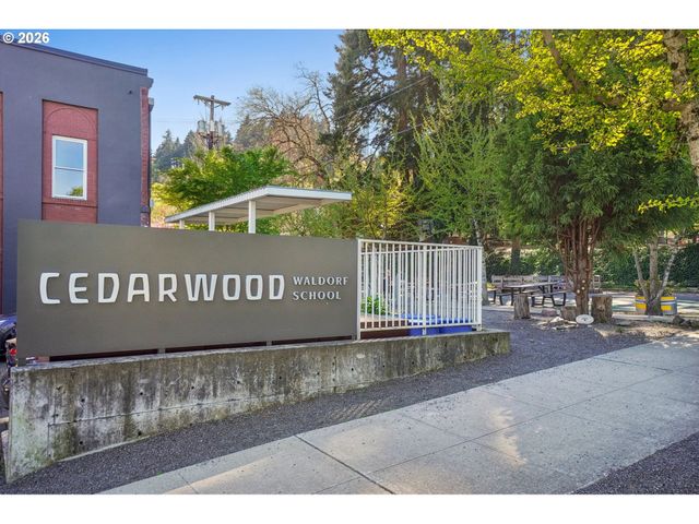 31 S GIBBS St, Portland, OR 97239