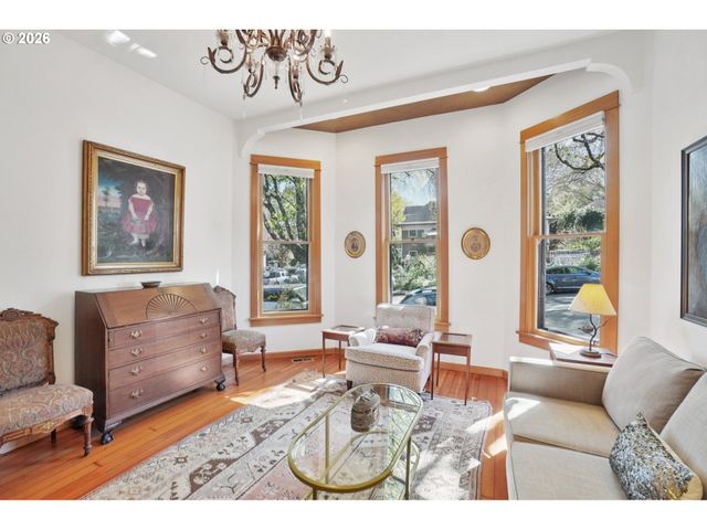 31 S GIBBS St, Portland, OR 97239