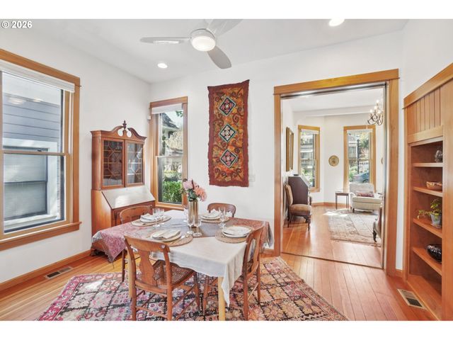 31 S GIBBS St, Portland, OR 97239