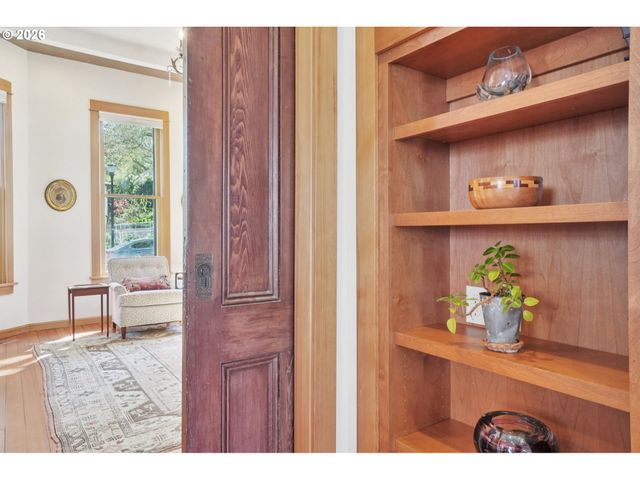 31 S GIBBS St, Portland, OR 97239