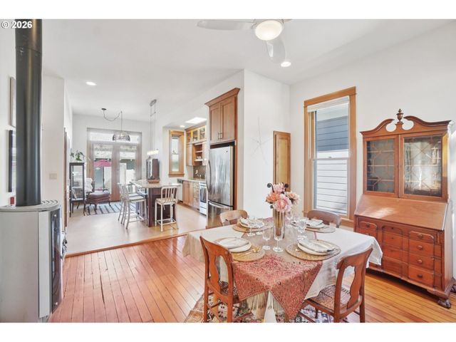 31 S GIBBS St, Portland, OR 97239