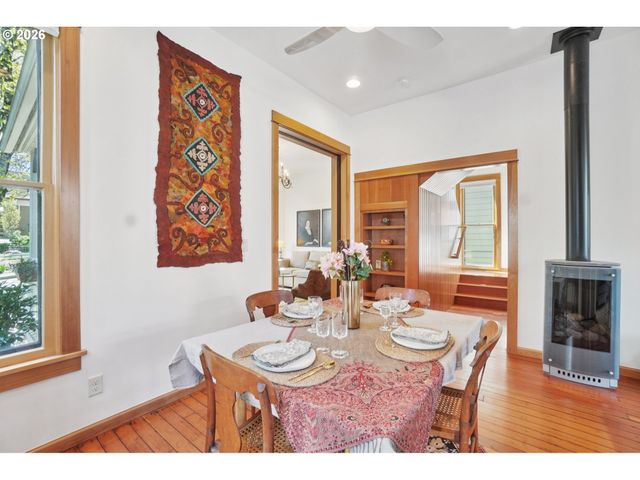 31 S GIBBS St, Portland, OR 97239