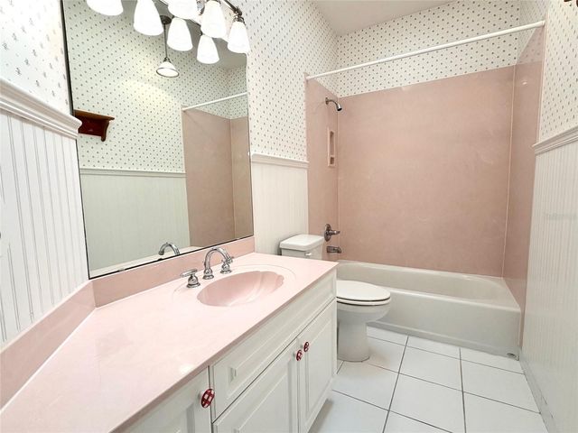 4317 NW 10TH PLACE, Gainesville, FL 32605