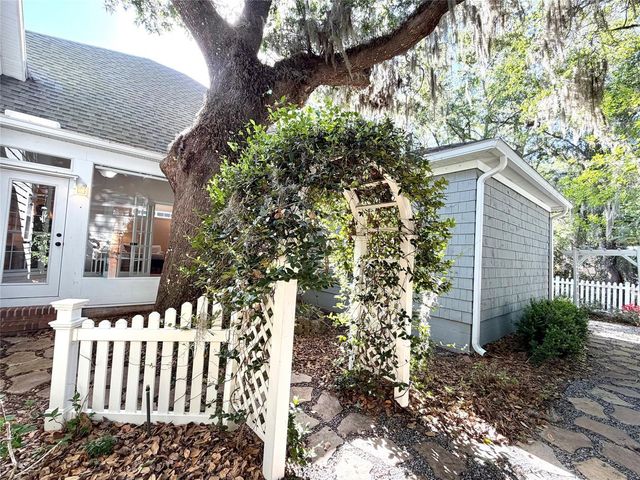 4317 NW 10TH PLACE, Gainesville, FL 32605
