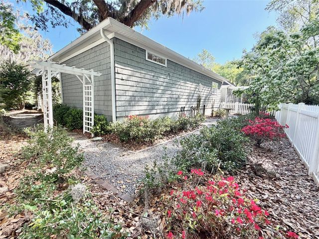 4317 NW 10TH PLACE, Gainesville, FL 32605