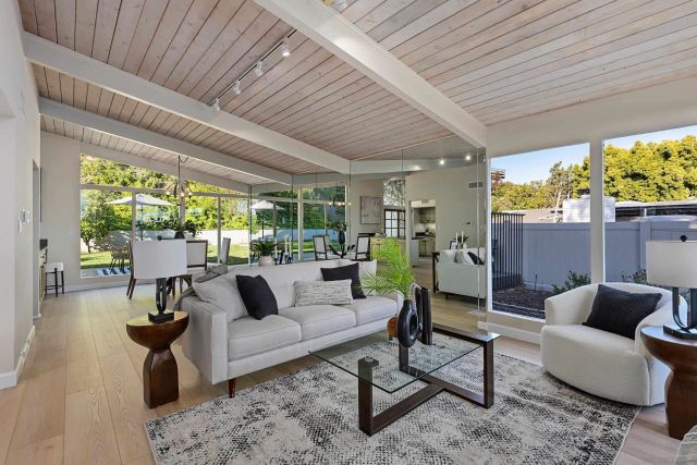5145 San Aquario Dr, San Diego, CA 92109