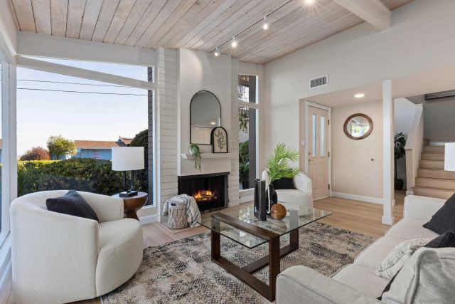 5145 San Aquario Dr, San Diego, CA 92109