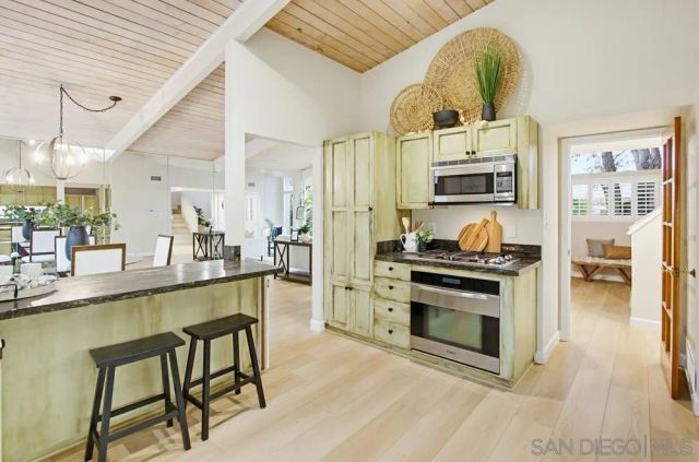5145 San Aquario Dr, San Diego, CA 92109