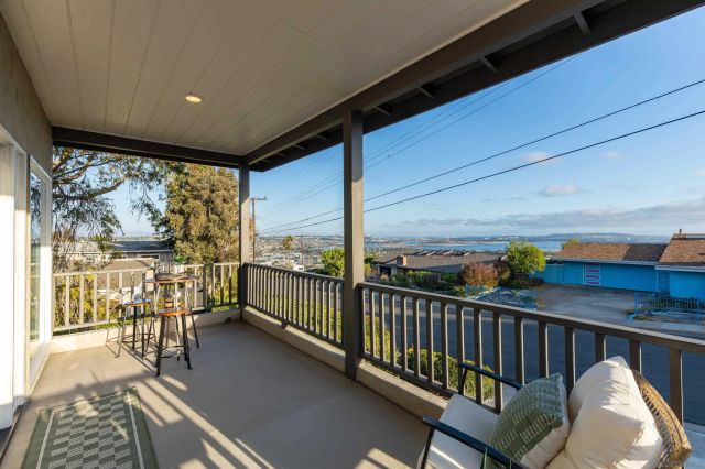 5145 San Aquario Dr, San Diego, CA 92109