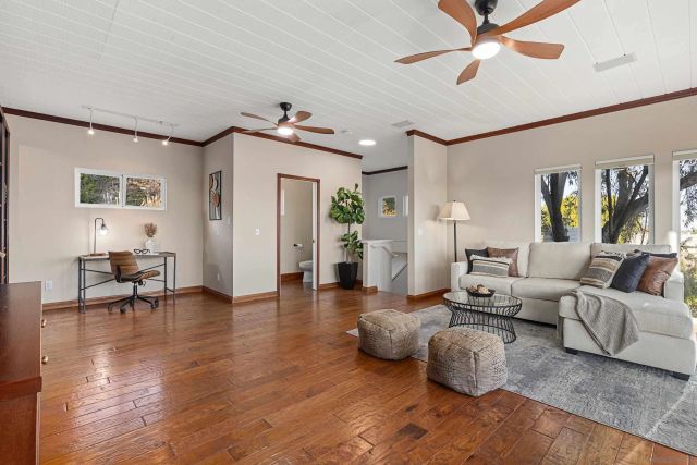 5145 San Aquario Dr, San Diego, CA 92109