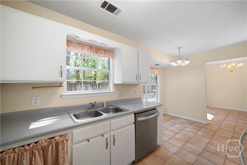 Image 18 of property listing at 145 Blue Heron Drive, Richmond Hill, GA 31324