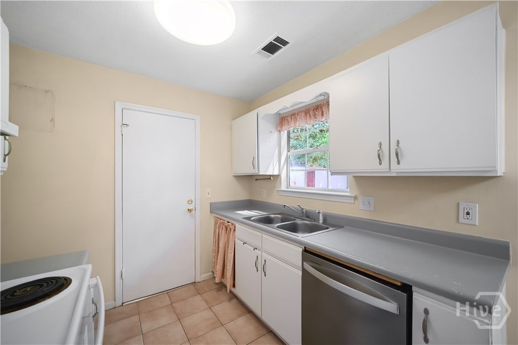 Image 19 of property listing at 145 Blue Heron Drive, Richmond Hill, GA 31324