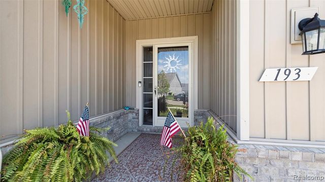 193 Coppice Way, White Lake, MI 48386