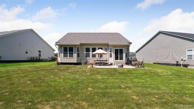 193 Coppice Way, White Lake, MI 48386
