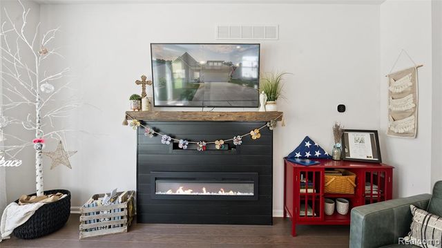 193 Coppice Way, White Lake, MI 48386