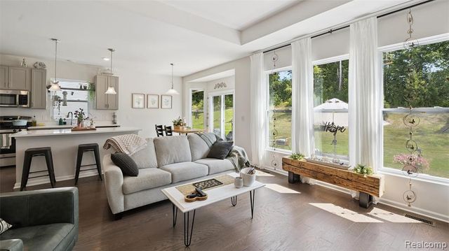 193 Coppice Way, White Lake, MI 48386