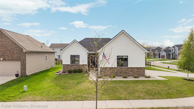 328 Hidden River E, Holly Township, MI 48442
