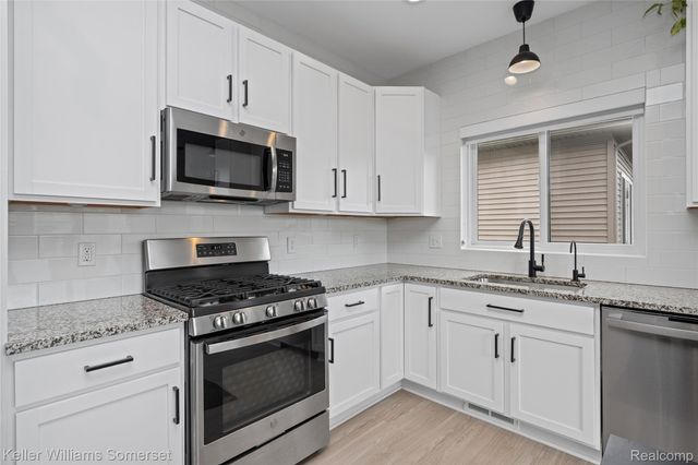 328 Hidden River E, Holly Township, MI 48442