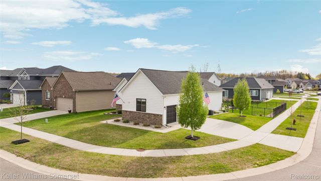 328 Hidden River E, Holly Township, MI 48442