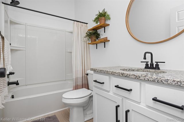 328 Hidden River E, Holly Township, MI 48442