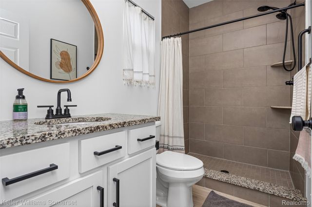328 Hidden River E, Holly Township, MI 48442