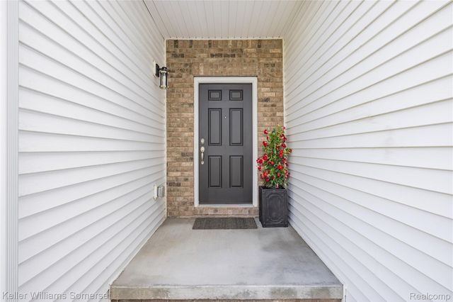 328 Hidden River E, Holly Township, MI 48442