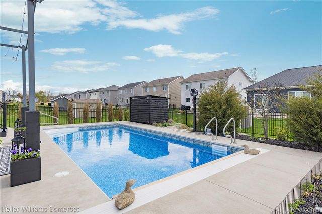 328 Hidden River E, Holly Township, MI 48442