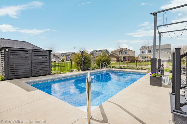 328 Hidden River E, Holly Township, MI 48442