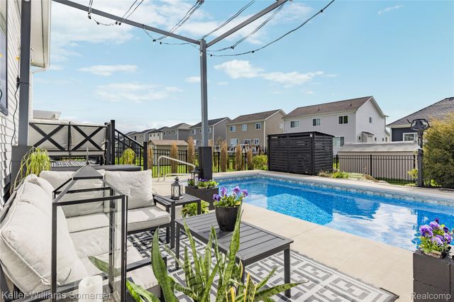 328 Hidden River E, Holly Township, MI 48442