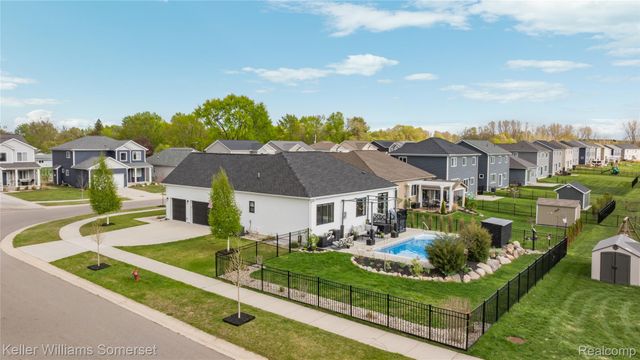 328 Hidden River E, Holly Township, MI 48442